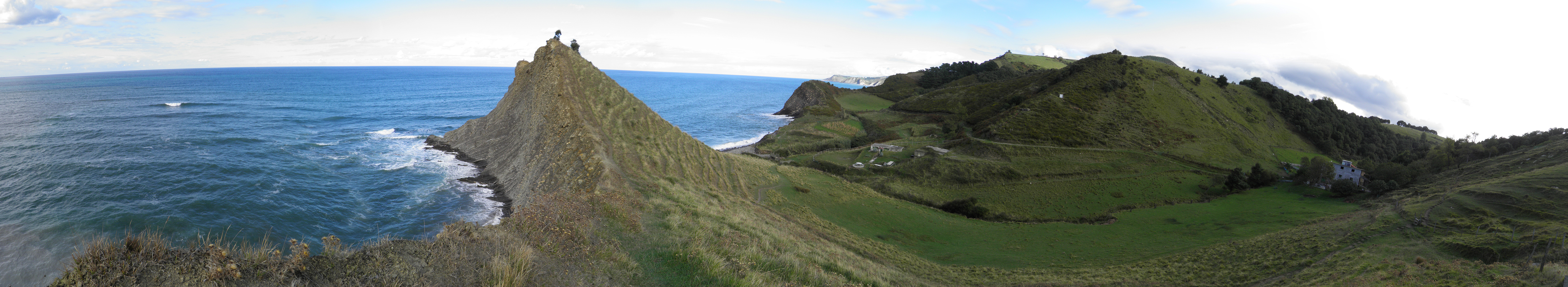 Itziar reef breaks Deba Surf Spot 5/5