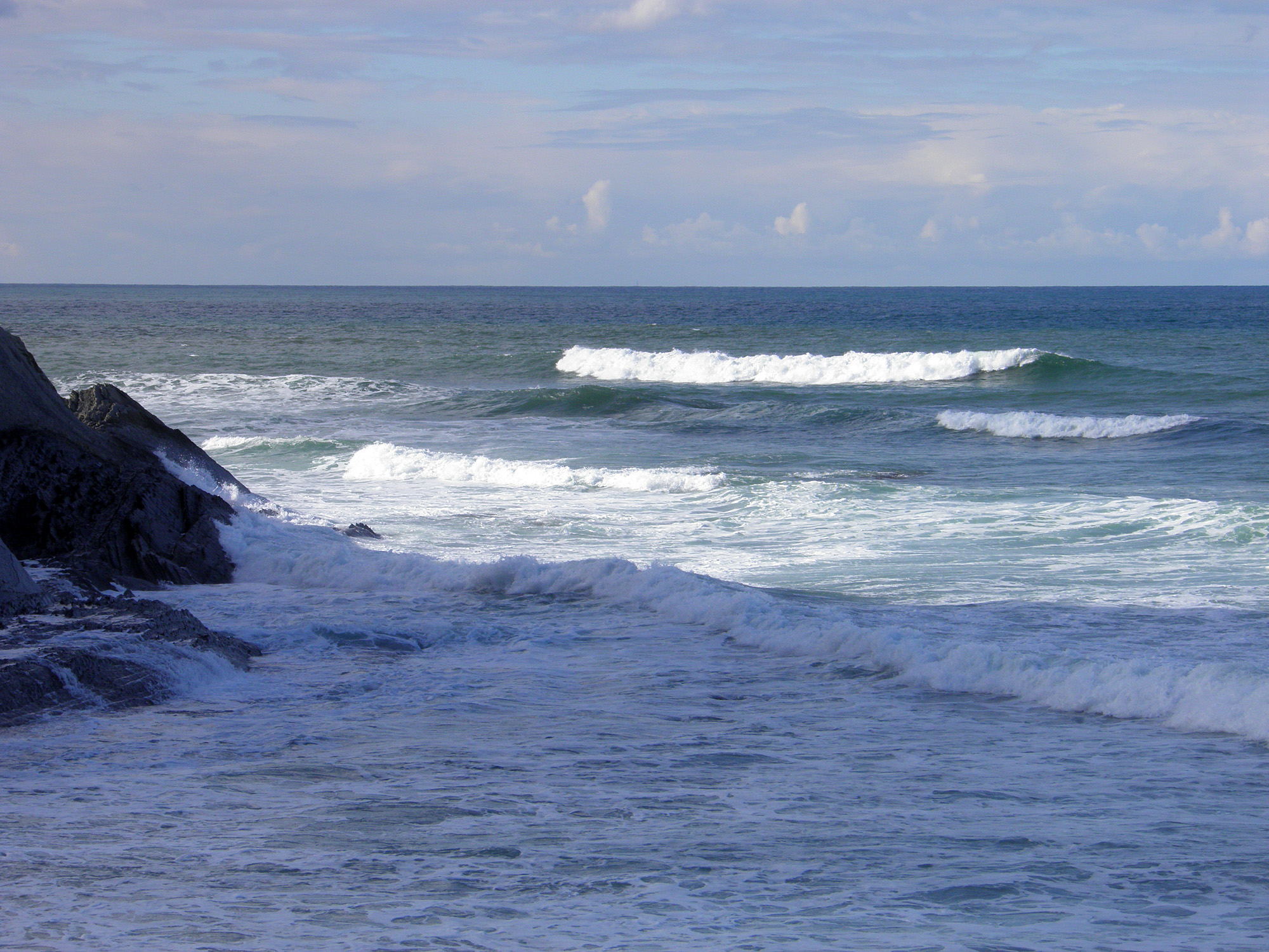 Itziar reef breaks Deba Surf Spot 5/5
