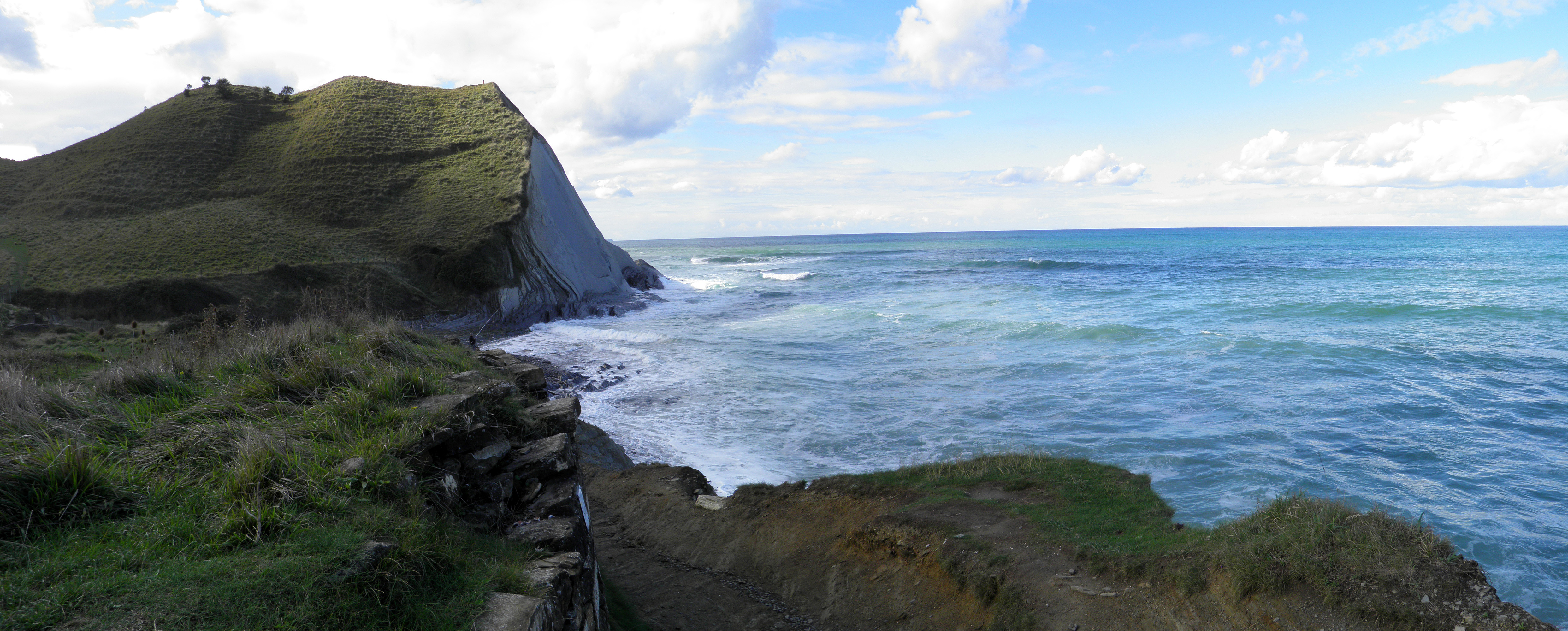 Itziar reef breaks Deba Surf Spot 5/5