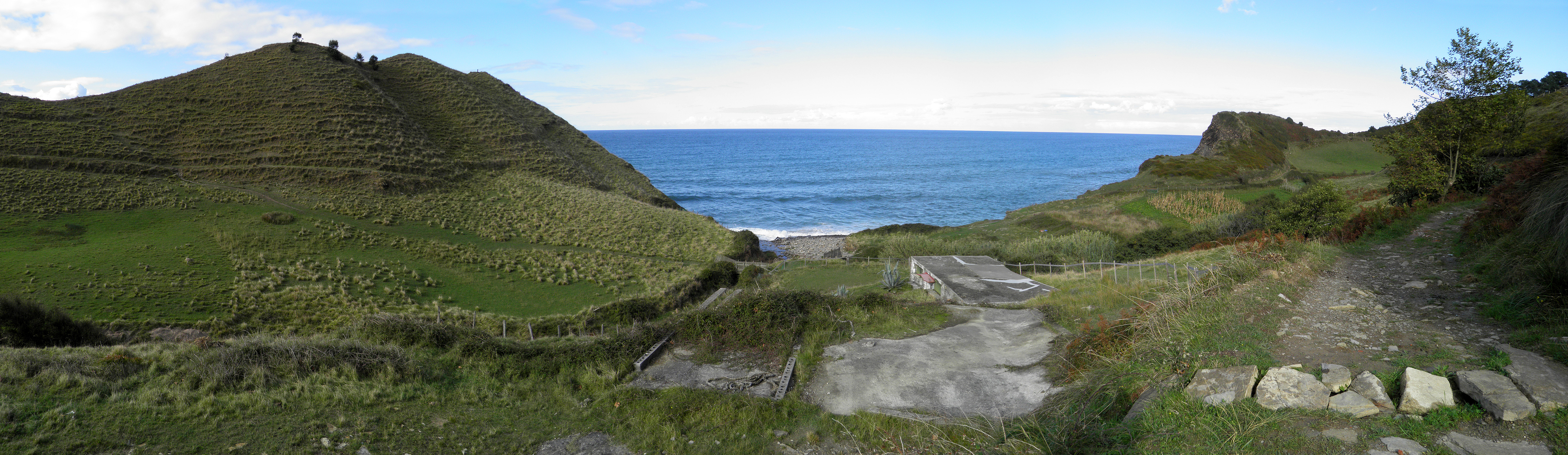 Itziar reef breaks Deba Surf Spot 5/5