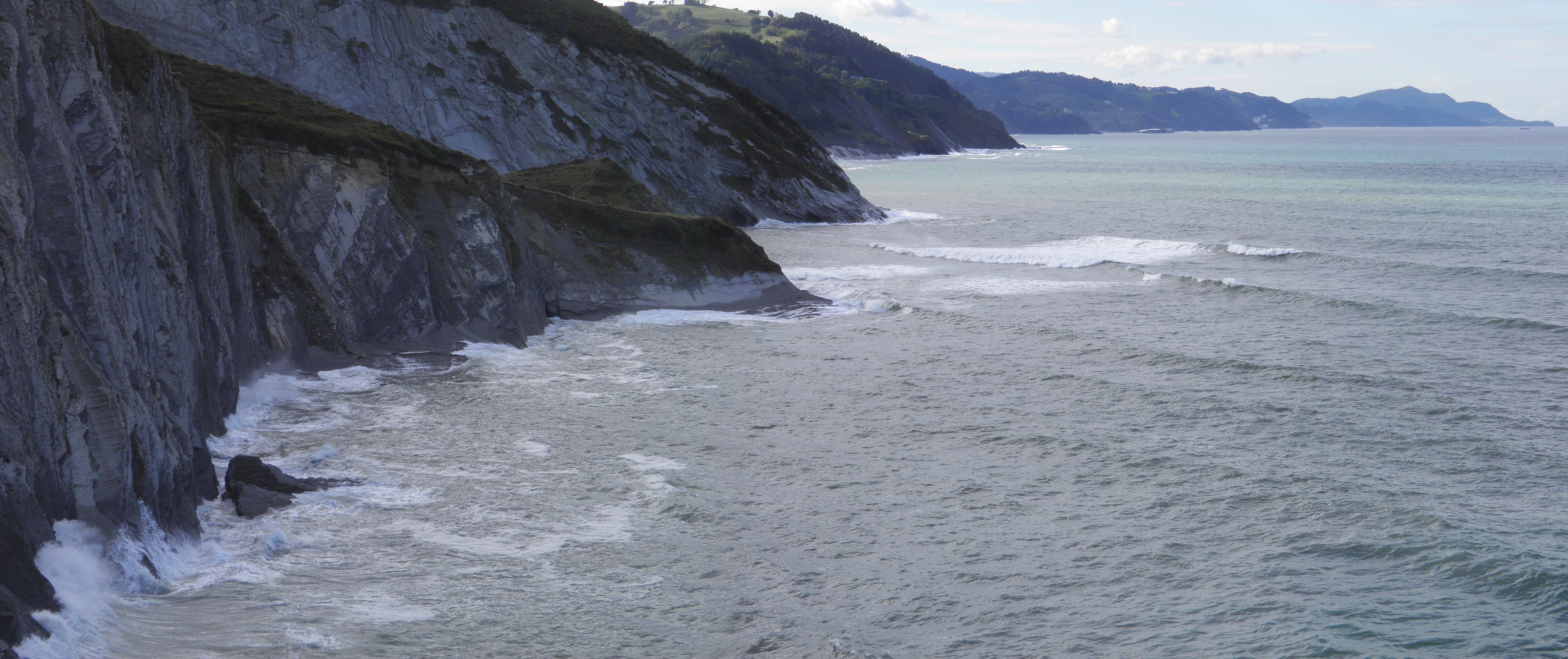 Itziar reef breaks Deba Surf Spot 5/5