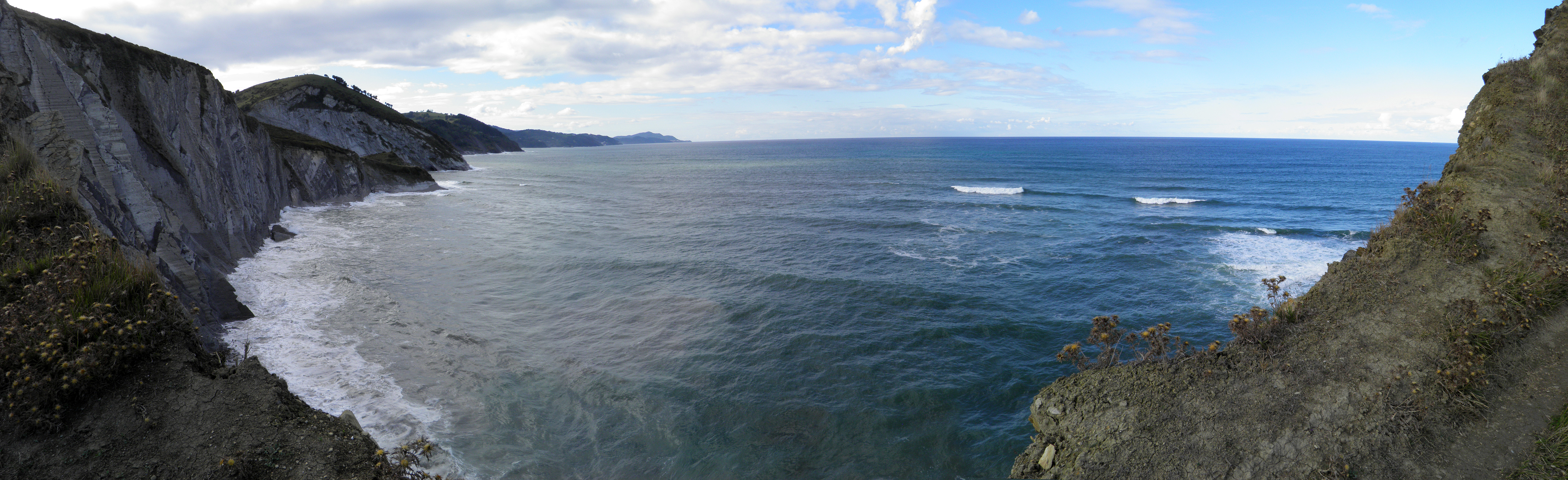 Itziar reef breaks Deba Surf Spot 5/5