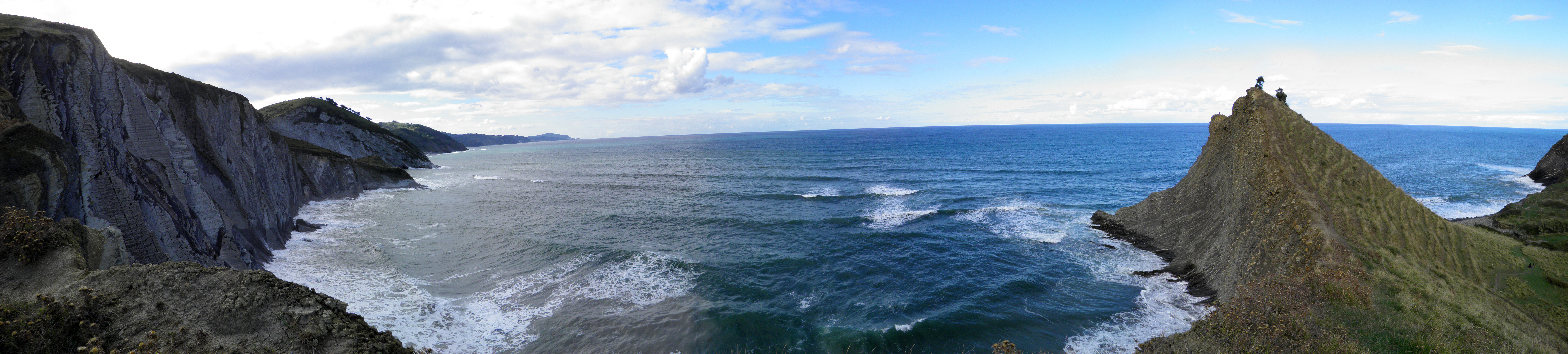 Itziar reef breaks Deba Surf Spot 5/5