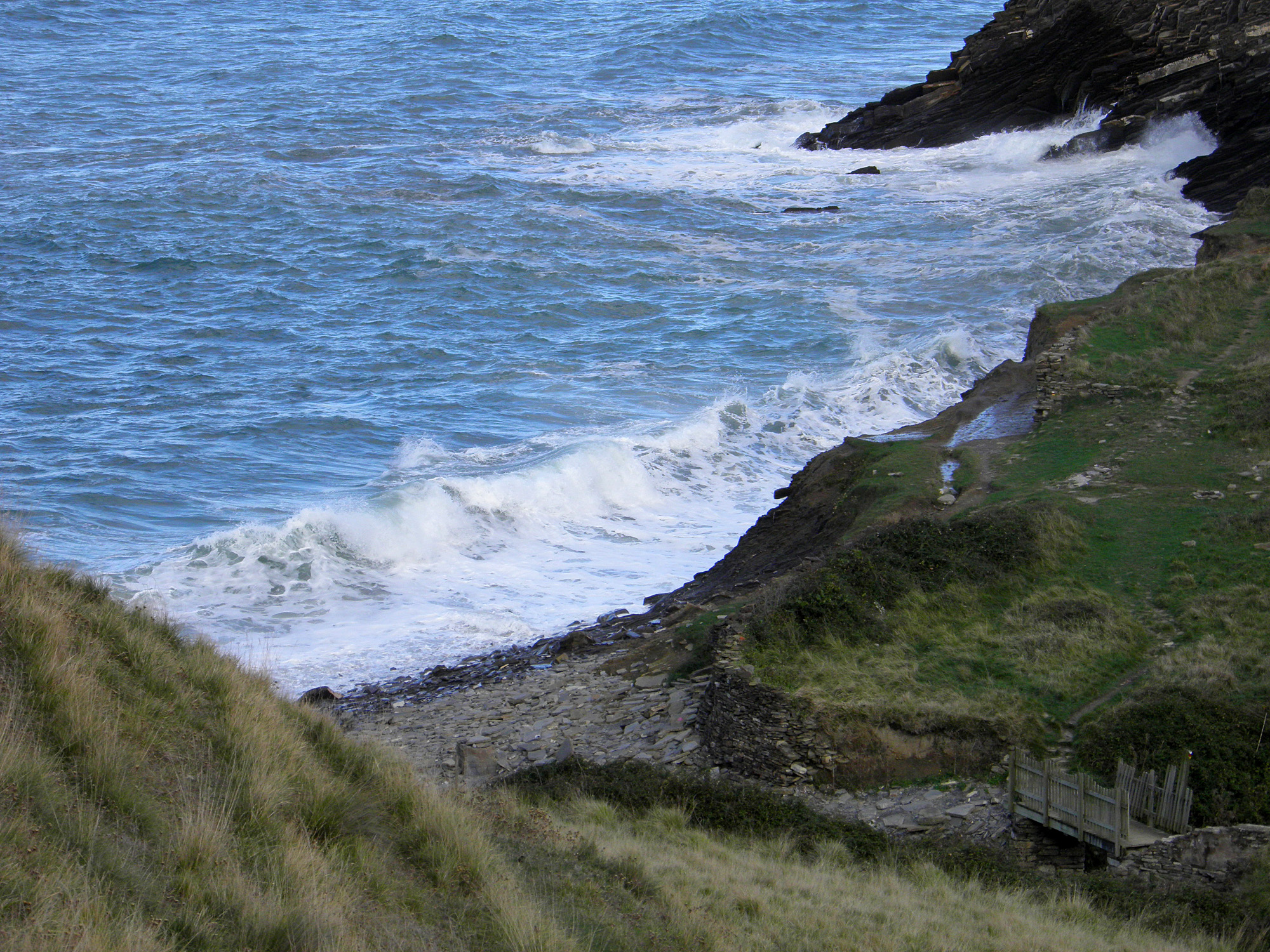 Itziar reef breaks Deba Surf Spot 5/5